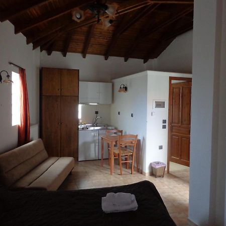 Alonaki Guesthouse Platanos  ภายนอก รูปภาพ